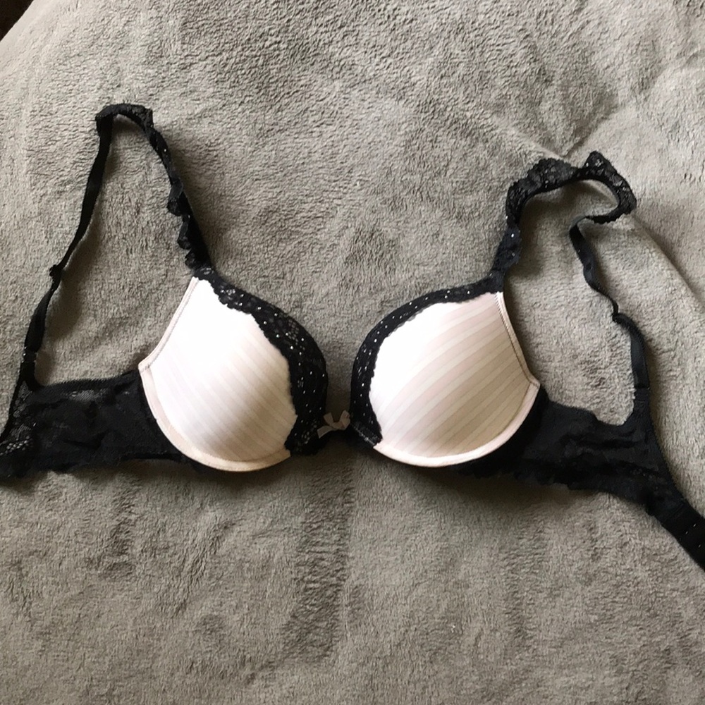 Victoria’s Secret dream angels push up